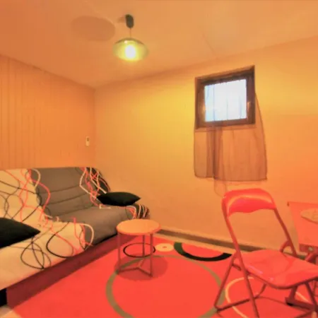 Hébergement de vacances Maizières-la-grande-paroisse, 4 Pièces, 6 Personnes - Fr-1-543-186 *